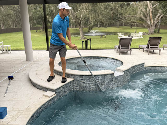 top 5 signs your pool needs professional cleaning.