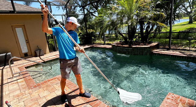 Bradenton pool cleaning services